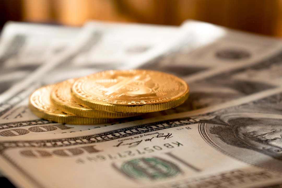 스테이블코인 USDT와 USDC의 시가총액 차트가 코인 시장 유동성을 가리키는 모습을 상징하는 이미지